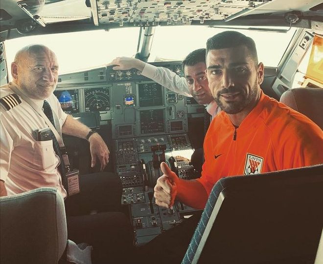 亚冠关键时刻走向成谜，芝加哥公牛扳平良机，压力陡增，轮换策略成焦点 