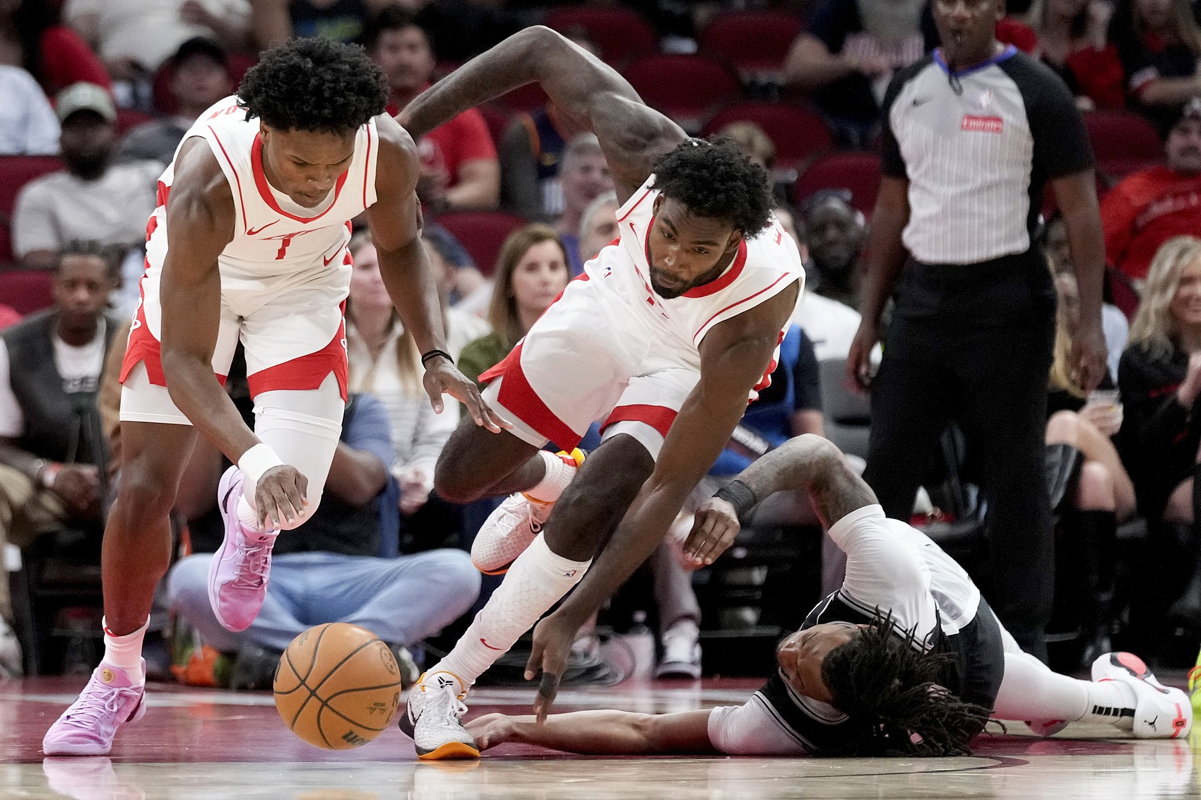 NBA季后赛集结日走向成谜，阿森纳防线松动，气氛紧张，身体对抗强度拉满(罗桑伦巴第五度时空)-尊龙官网