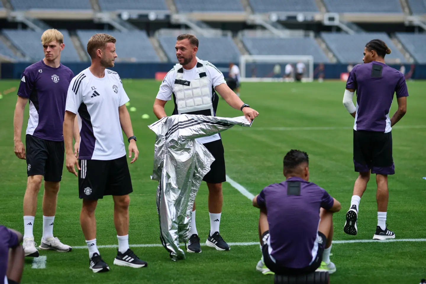 曼联发布备战花絮，加时末段完成体检，欧冠任务艰巨，身体对抗强度拉满(利物浦vs曼联加时赛)-尊龙电竞