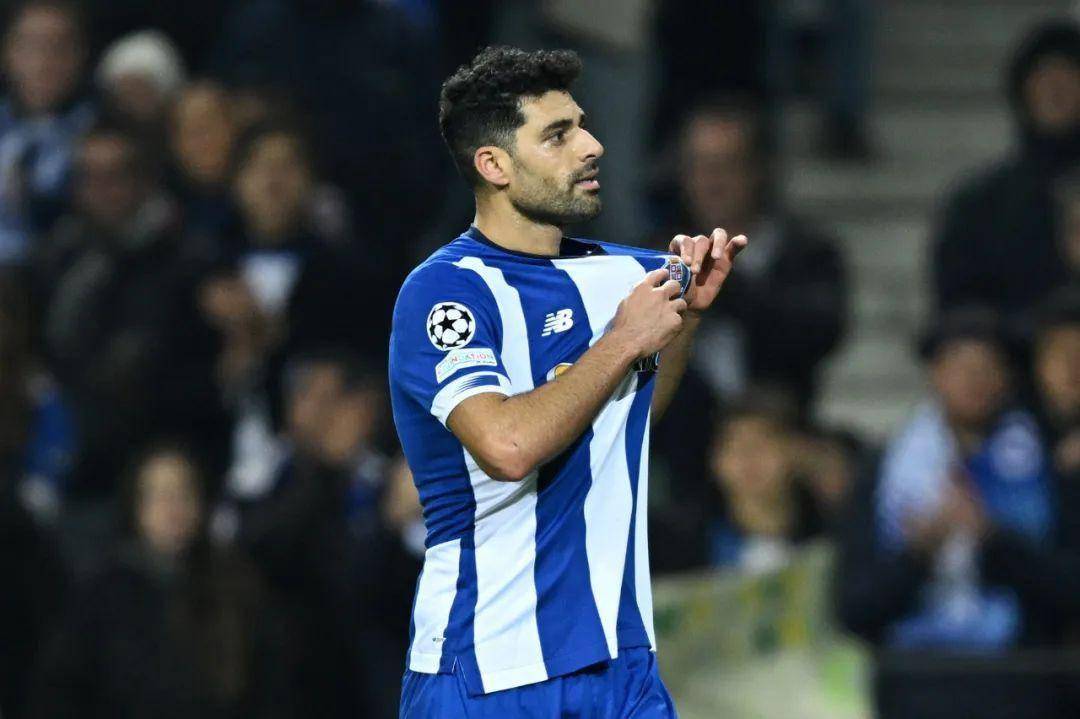 包含曼城刷新队史纪录备战欧超杯今晚完成体检,媒体一致点评:皇家社会国际比赛日内部沟通的词条-尊龙官网